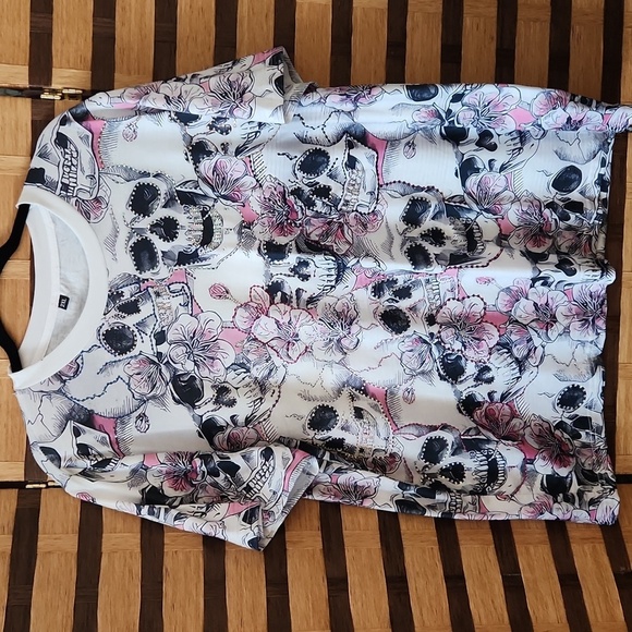 Nwot! Custom diamond tshirt skulls - Picture 3 of 12